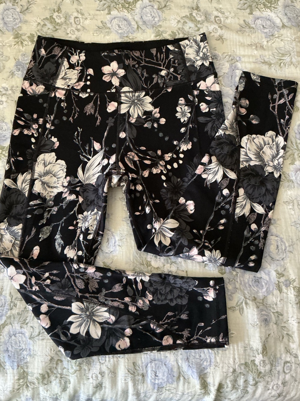 Victoria's Secret Black Leggings with Cream Floral Accents Size 12